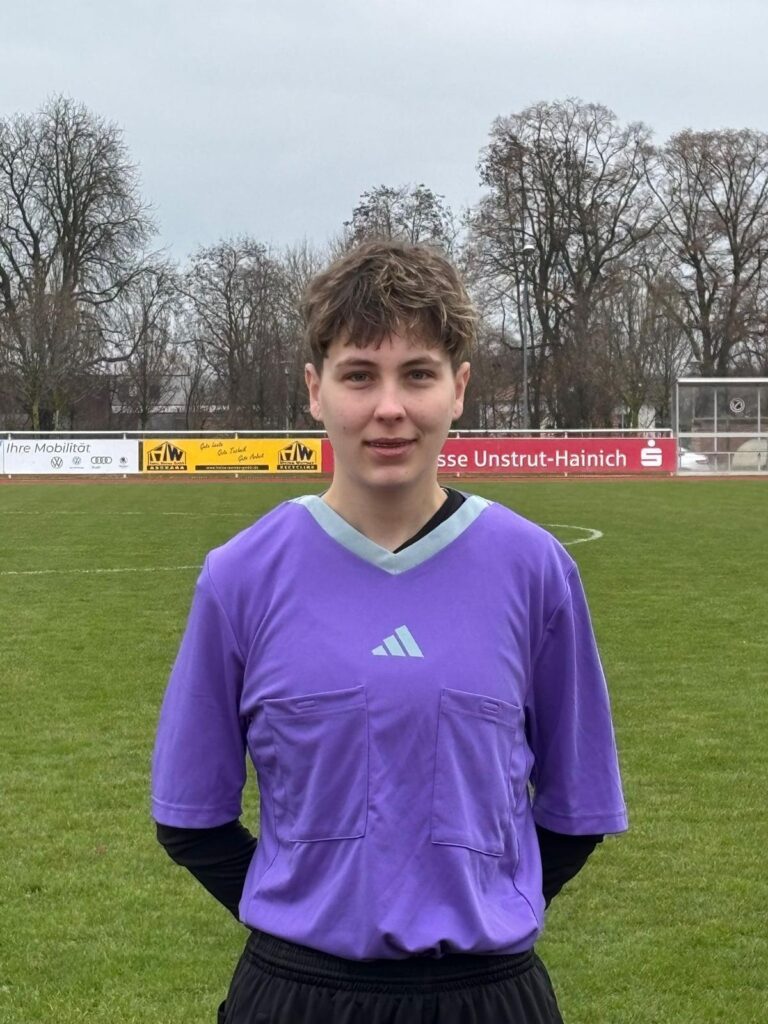 Schiedsrichterin Vivien Herz